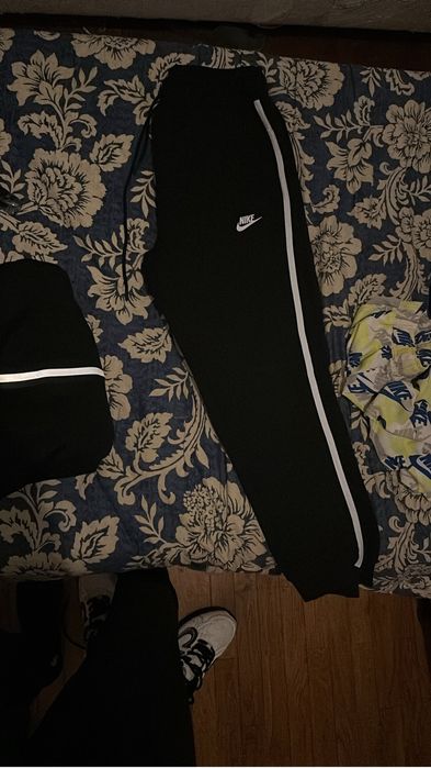 Nike tech        .
