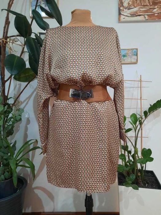 Wzorzysta sukienka z odkrytymi plecami - Zara Trafaluc Collection