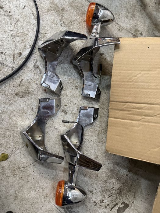 Suzuki Boulevard 1800 VZR części podnożek stopka kierunek chrom dekle