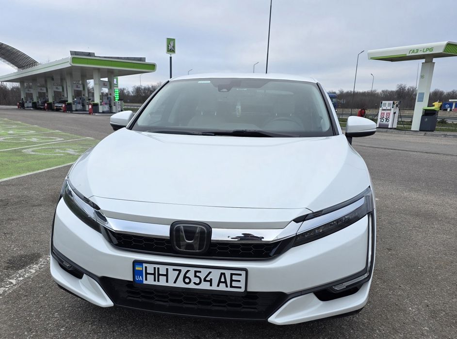 Продам honda clarity plug-in