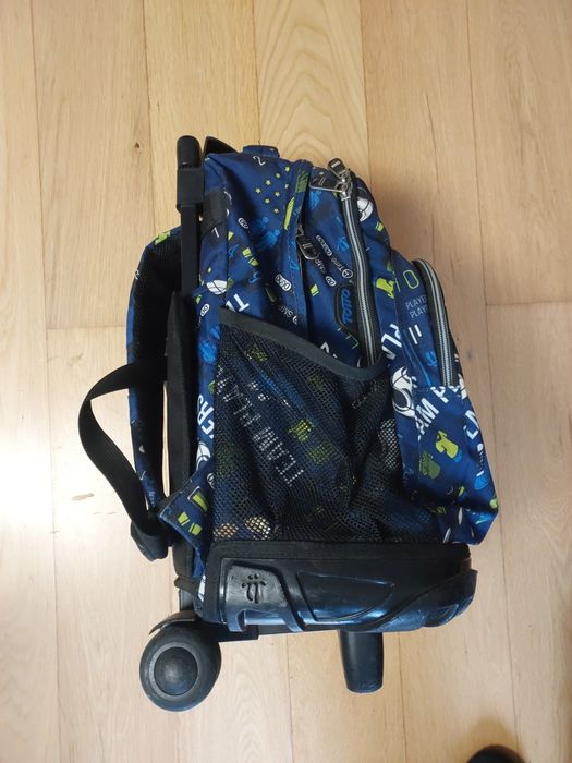 Mochila escolar marca Totto