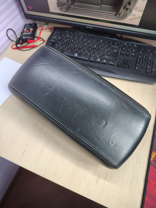 Подлокотник Jeep Grand Cherokee 15-20 год