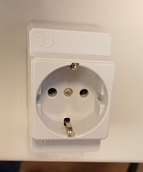 Tomada Schuko para calha Din para Quadros 2P+T 10/16A 250V 50hz