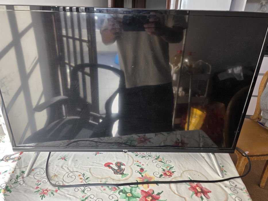 Televisão tcl quase nova