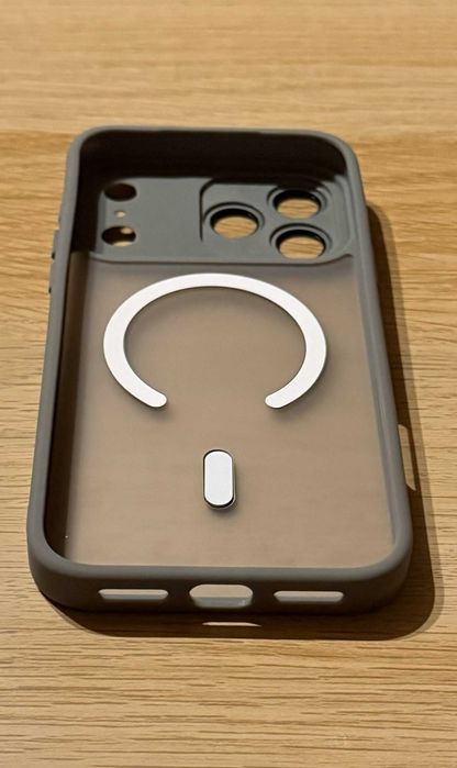 Etui iPhone 17 Pro Max MagSafe z osłoną aparatu półprzezroczyste szare