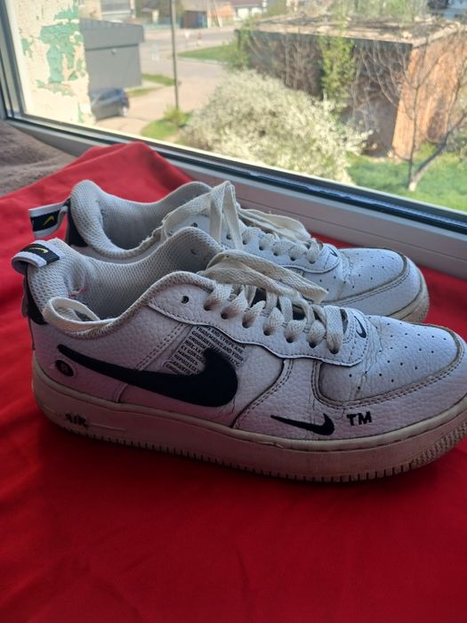 Підросткові кросівки NIKE.