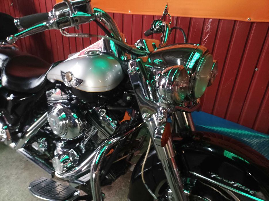 Harley Davidson roadKing 100th anniversary