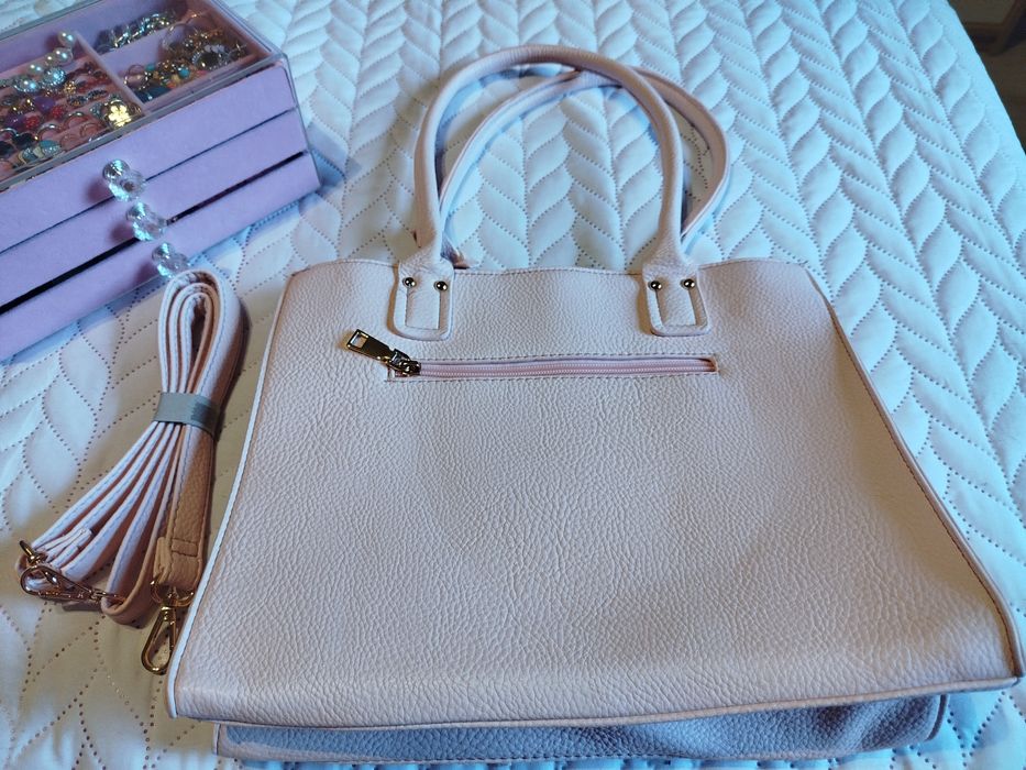 Mala Guess rosa bebé