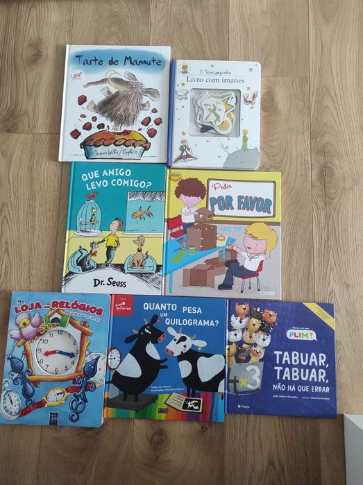 Livros infantis diversos em estado novo
