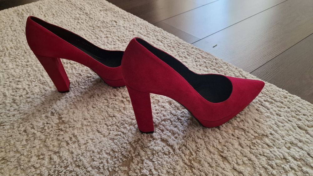 Sapato salto alto vermelho