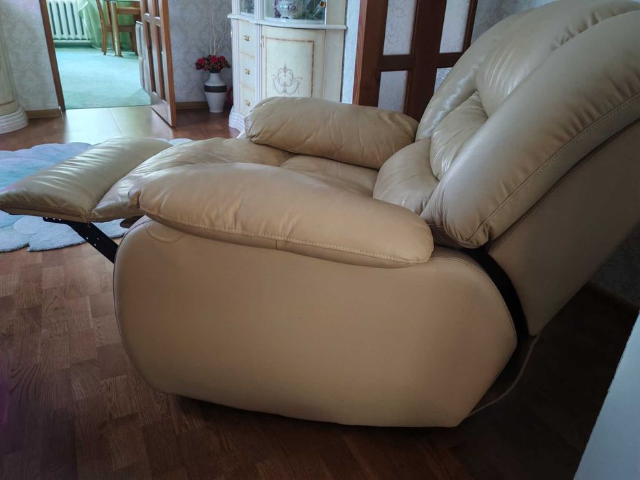 Шкіряні крісла 2 шт