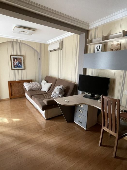 Свободна .Сдам 120 м.кв квартиру в самом Центре города