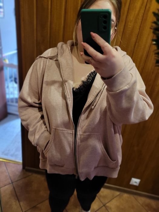 różowa bluza z kapterem