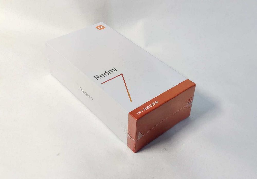 Xiaomi Redmi 7 4/64GB black Новый, запечатанный + чехол + стекло.