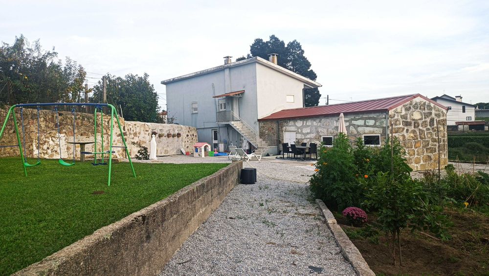 Moradia T6 com terreno urbano 1500m2 Esmeriz  VNFamalicão