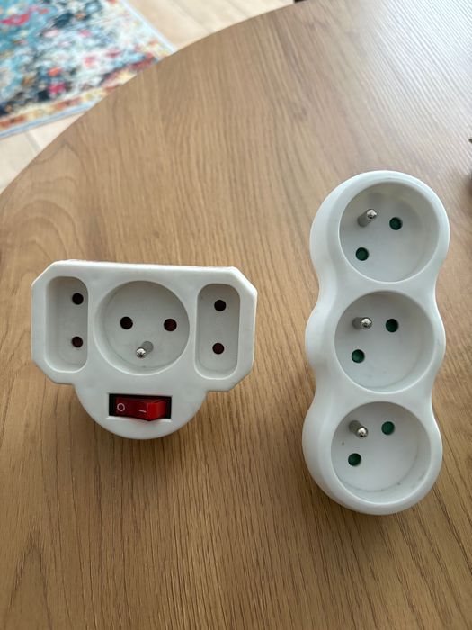 Rozgałęźnik gniazdko wyłącznikiem Trójnik