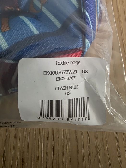 Mochila Eastpak nova