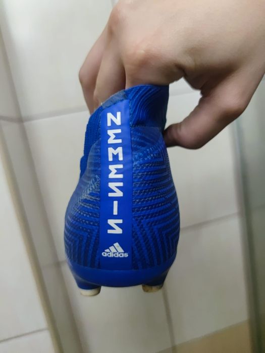 Męskie buty 40  piłkarskie typu lanki marki Adidas, model Nemeziz. Kol