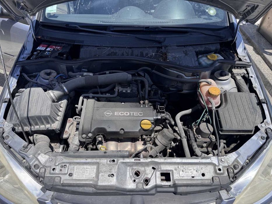 Opel Corsa 1.2 Twinport 2005 - só 101.400 km - IPO até 2027