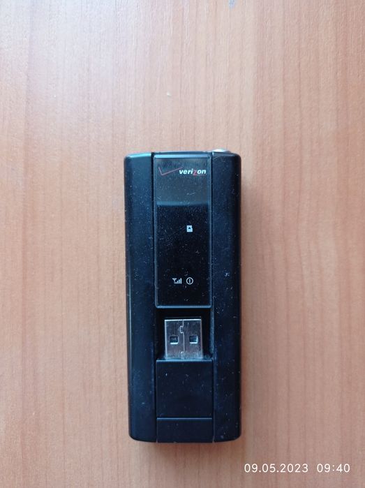 3G модем Pantech UM150 з висувною антеною.