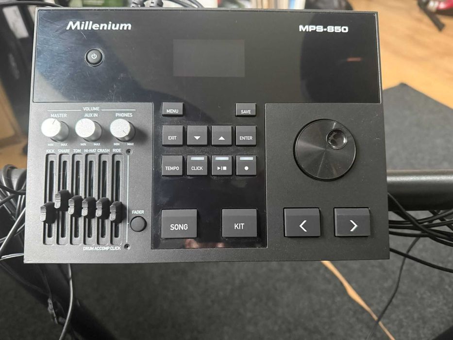 VENDO - Bateria Elétrica Millenium MPS 850 + Banco