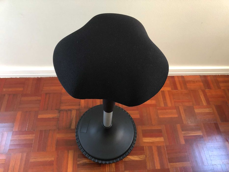 Cadeira elevatória e ergonómica