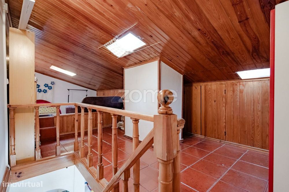 Moradia com sótão, logradouro e atelier nas Caldas da Raínha