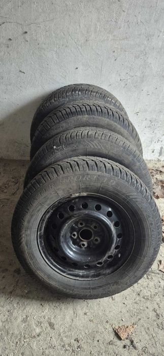 Opony zimowe 215/70/R16