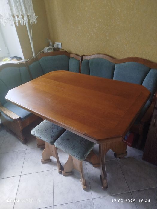 Продам стіл та уголок