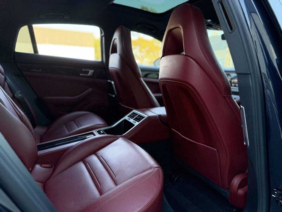 Porsche Panamera 4S      2018