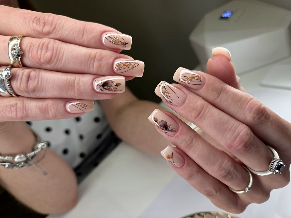 Manicure hybrydowy,  przedłużanie żelowe, stylizacja paznokci