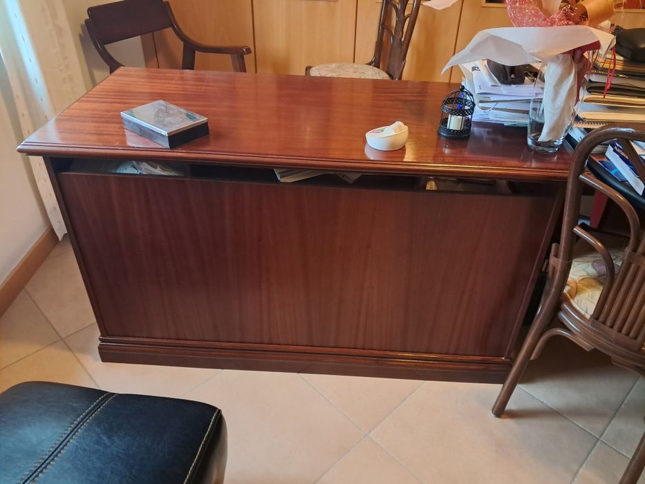 Secretária castanha