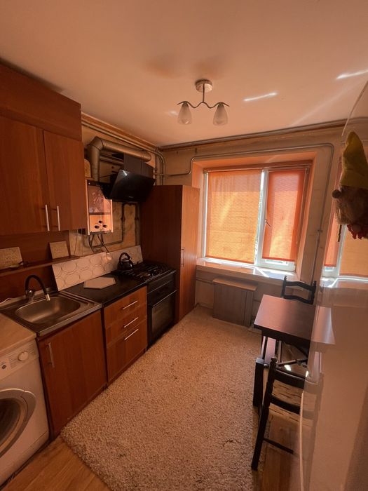 Продается 3 квартира.С очень большой лоджией..В шикарном районе.