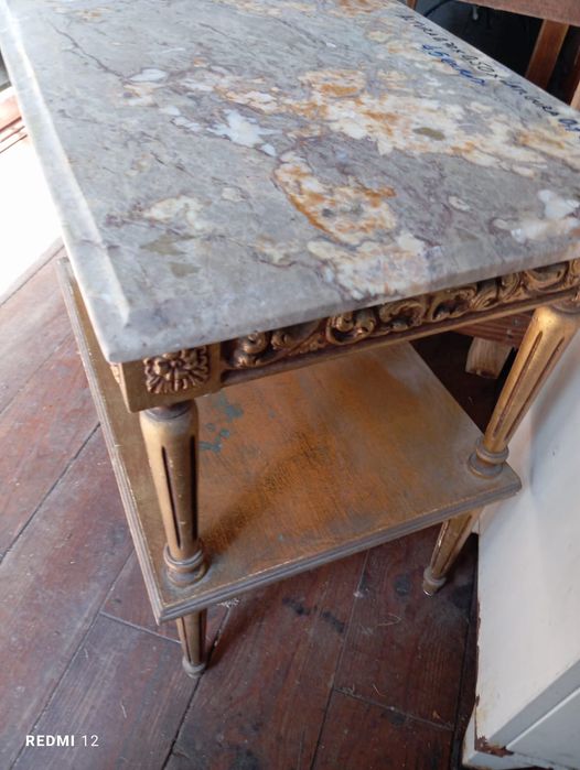 Mesa de apoio tampo de mármore com talha dourada medidas na foto