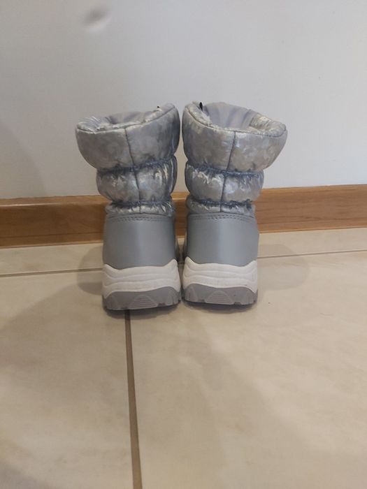 Srebrne śniegowce ocieplane wełną, wodoodporne, błyszczące