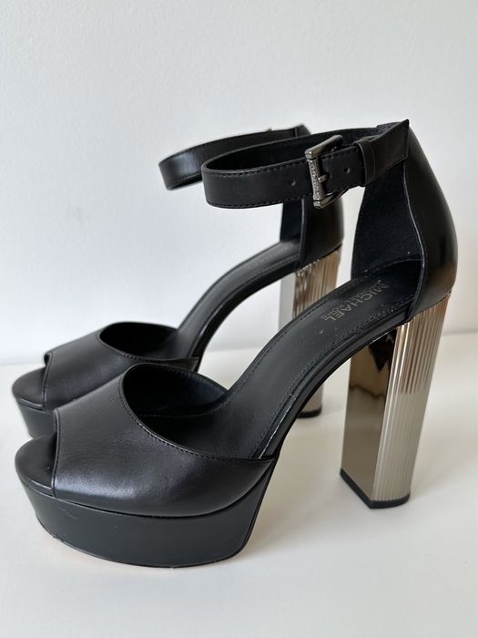 Sandalhas salto em bloco Michael Kors em couro