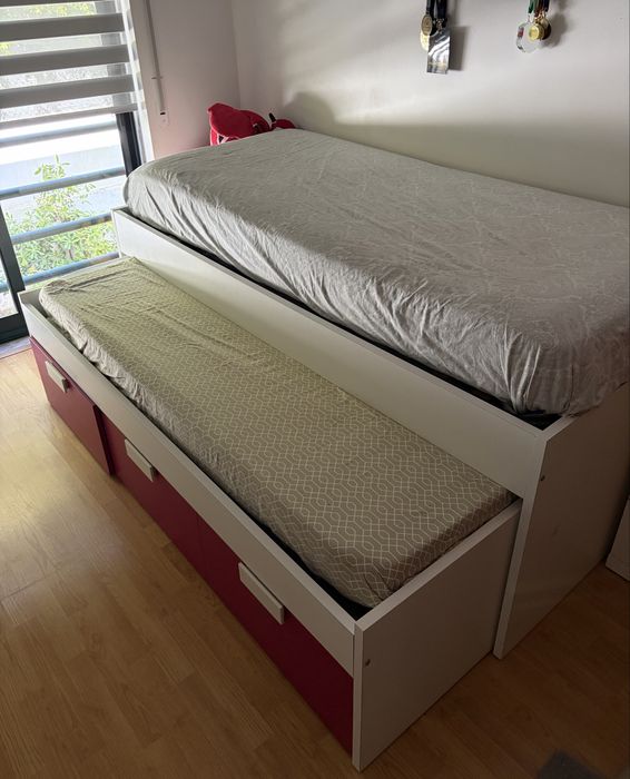 Cama de solteiro com gaveta