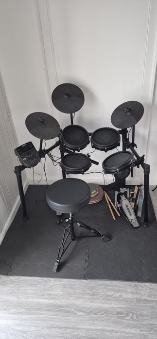 Bateria eletrónica Alesis Nitro Mesh Kit