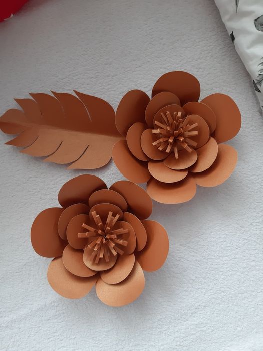 Ozdoba kwiaty kwiatki 3D ścianka tło za Parą Młodą ozdoba na samochód