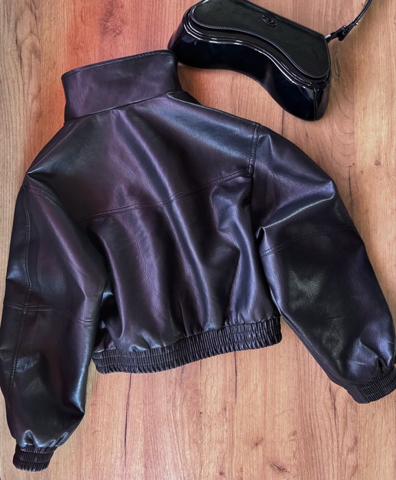 Кожаная женская  куртка бомбер