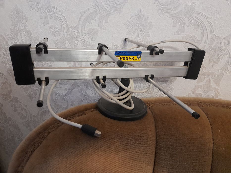 Продам комнатную антену Т-2 ТРИЗУБ