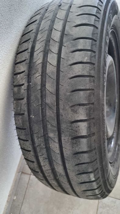 Pneus, jantes de ferro e tampões Mercedes 15"