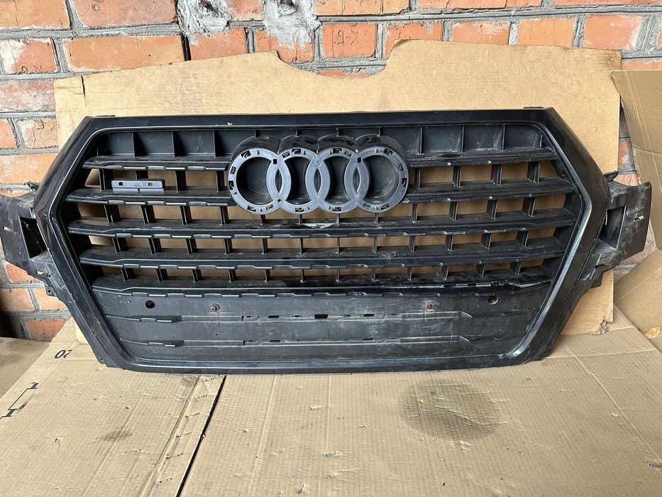 Audi Q7 4M решітка оригінал