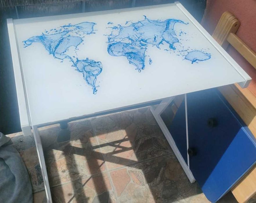 Biurko, stolik laptopowy mapa świata biały blat