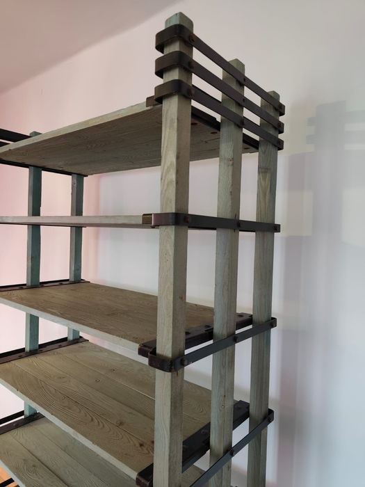 Regał drewniany loftowy