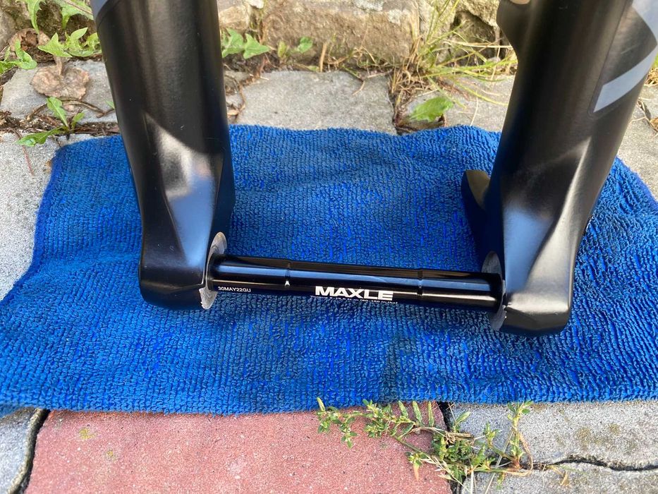 Вилка RockShox Yari RC 29 Boost 170mm 42offset Ідеальний стан