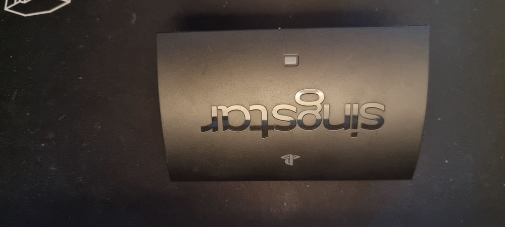 Pack SingStar PS2/PS3 Oficial - 2 Microfones + Adaptador + Comando Remoto + 2 Jogos (Portugal Hits)