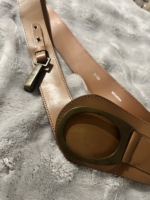 Pasek z meyalową klamrą