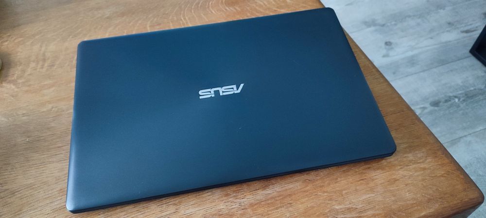 Laptop Notebook Asus 15.6 cala intel i3 8GB RAM dysk SSD+ HDD Karta graficzna NVIDIA GeForce GT710 + GRATIS myszka bezprzewodowa i torba
