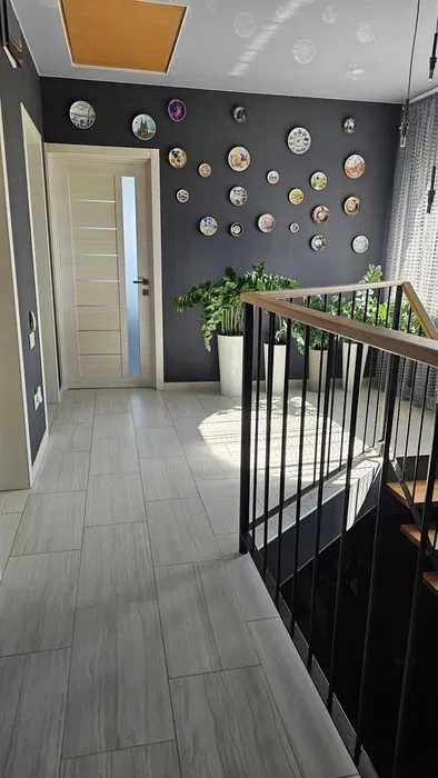 Продам 2х поверховий будинок,Рогань, 182м2 з євроремонтом(код 5325)